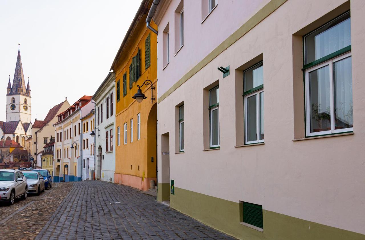 Stone Way Apartment Sibiu Esterno foto