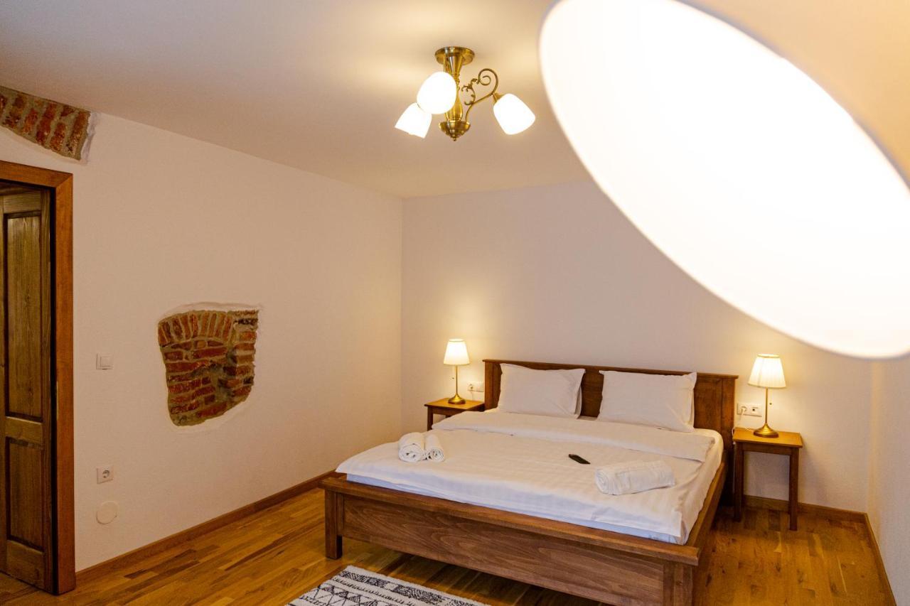 Stone Way Apartment Sibiu Esterno foto