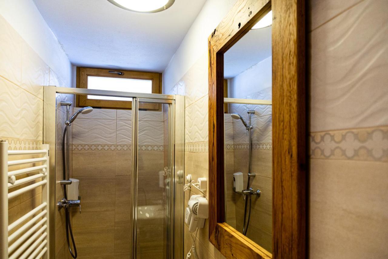 Stone Way Apartment Sibiu Esterno foto