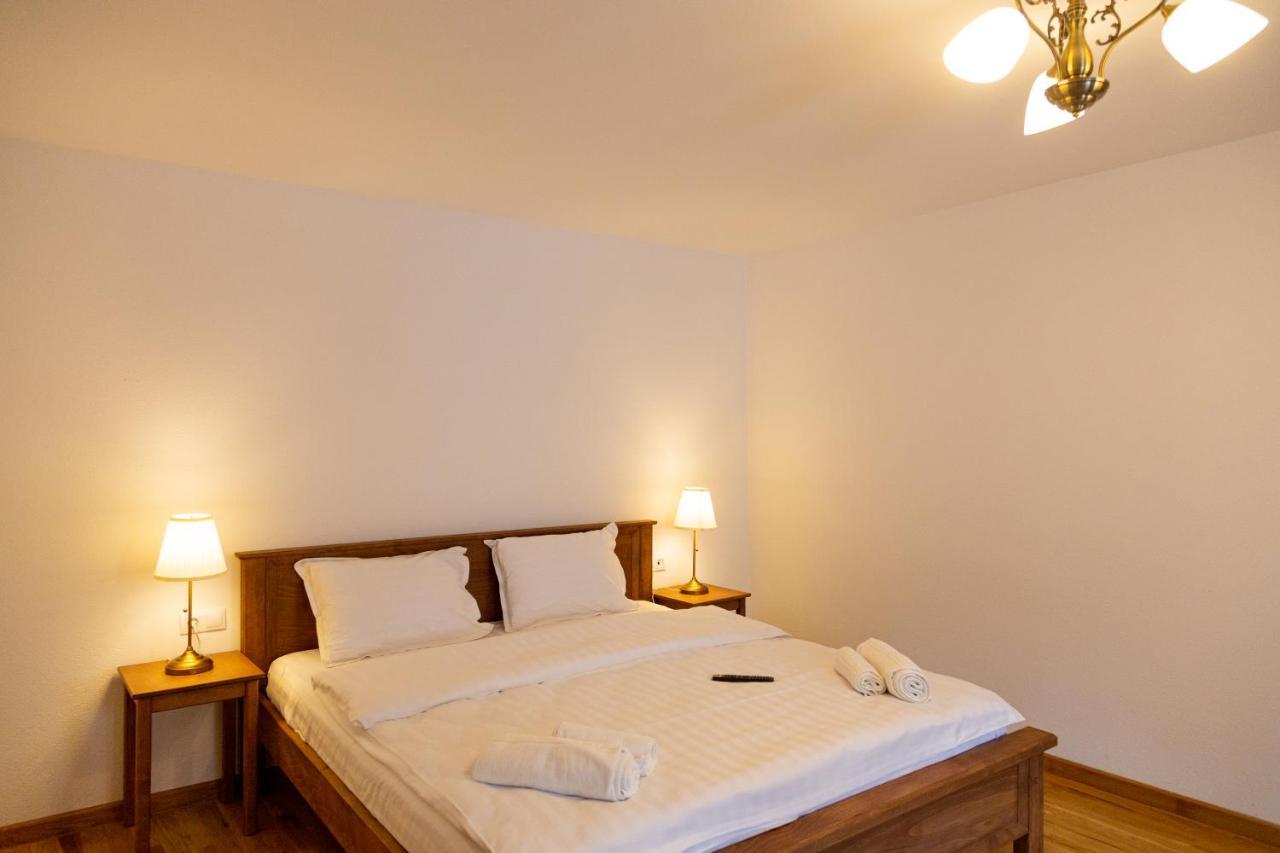 Stone Way Apartment Sibiu Esterno foto