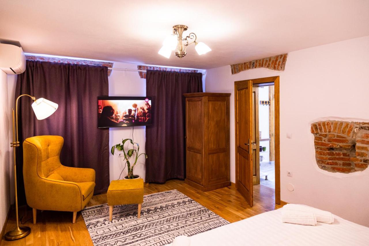 Stone Way Apartment Sibiu Esterno foto