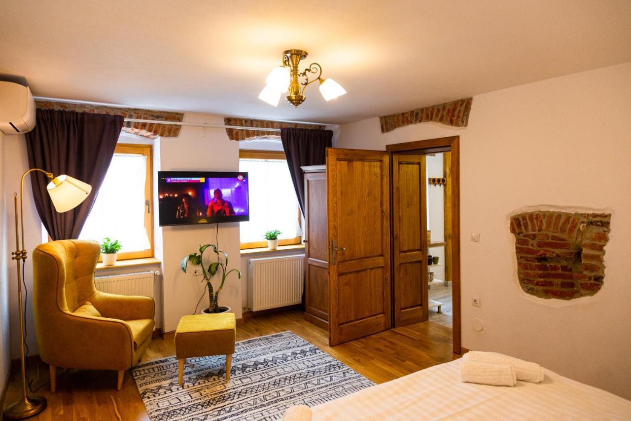 Stone Way Apartment Sibiu Esterno foto