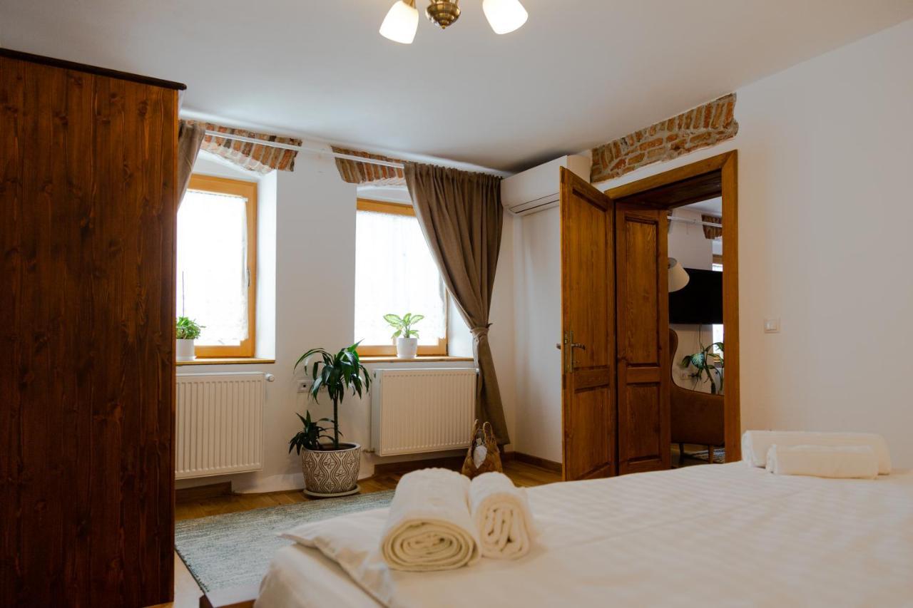 Stone Way Apartment Sibiu Esterno foto