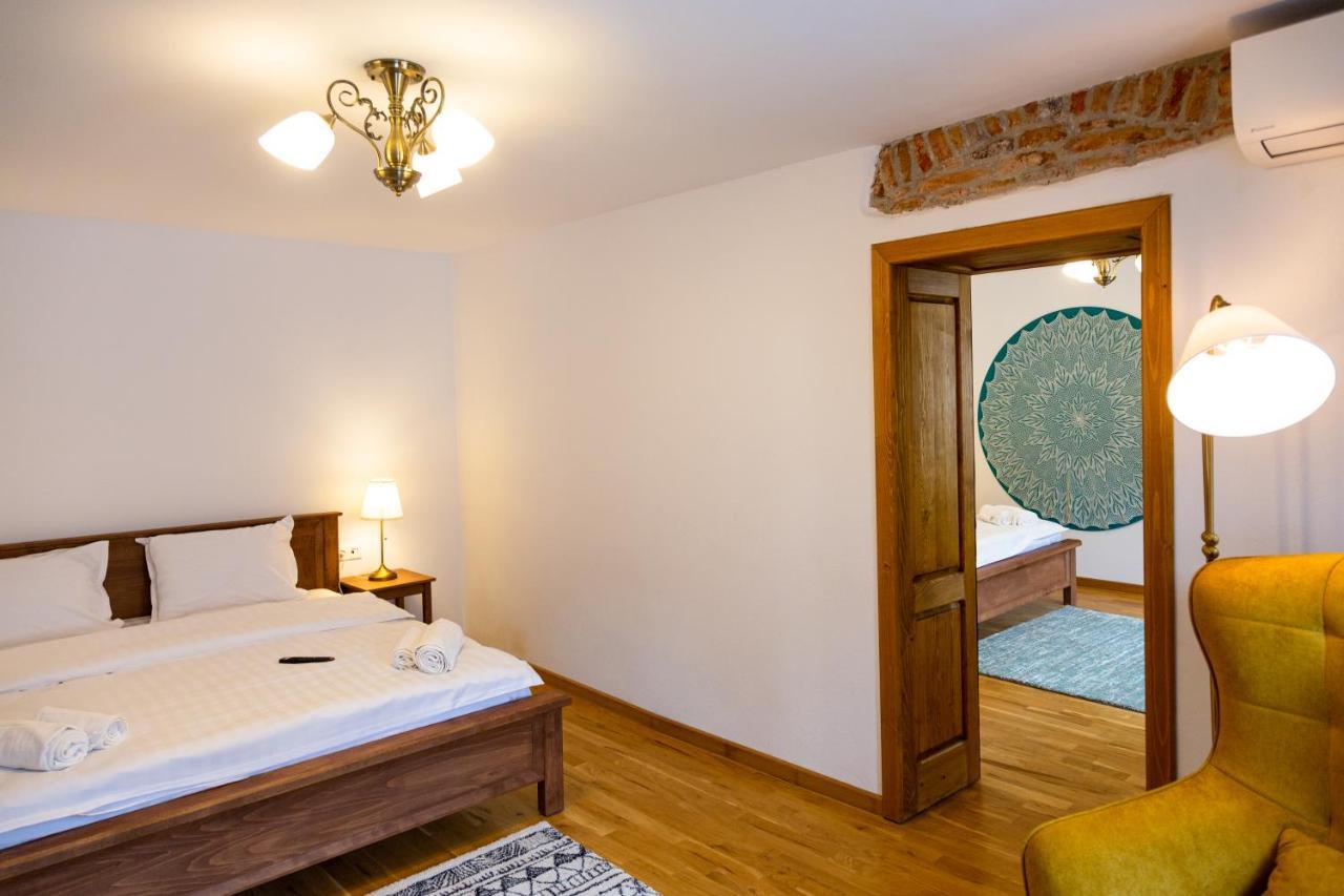 Stone Way Apartment Sibiu Esterno foto