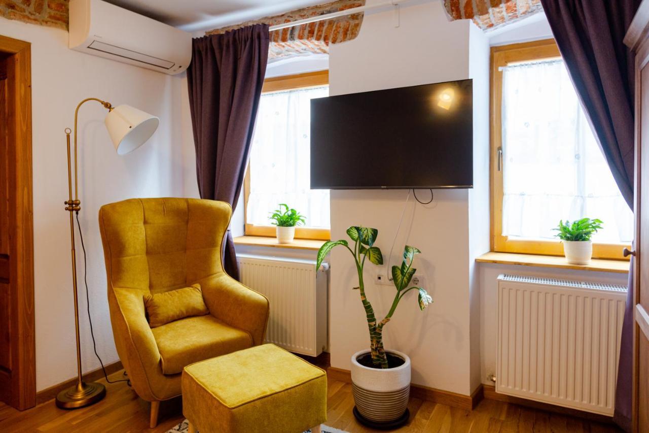 Stone Way Apartment Sibiu Esterno foto