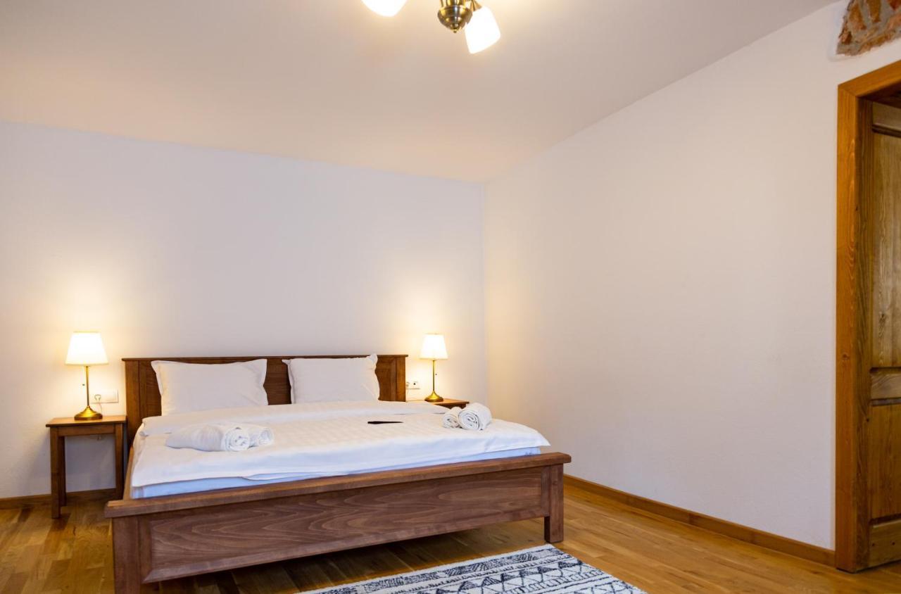 Stone Way Apartment Sibiu Esterno foto