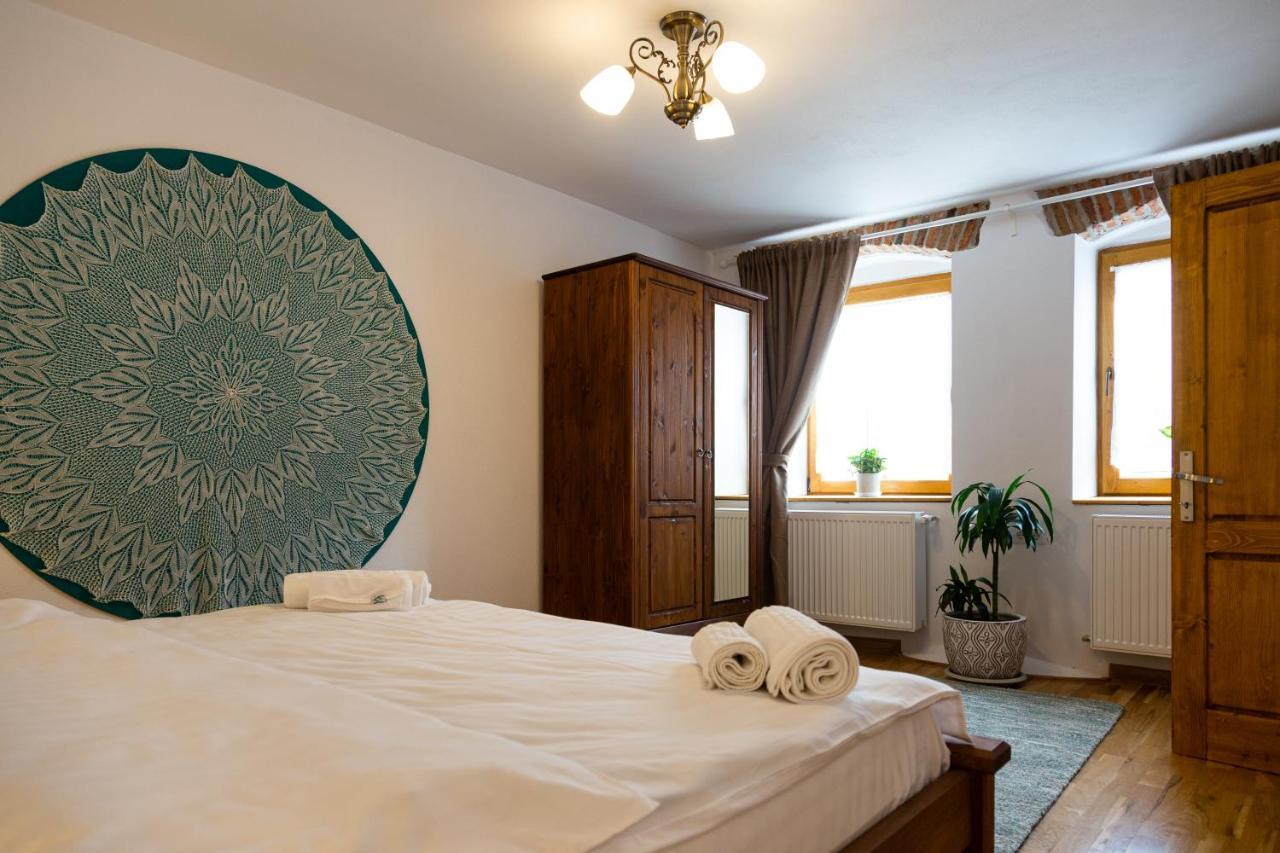 Stone Way Apartment Sibiu Esterno foto
